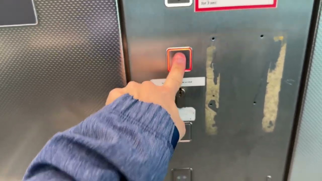 Лифты Schindler EuroLift MRL с тяговым приводом в международном аэропорту Мюнхена, Германия, 1080p60