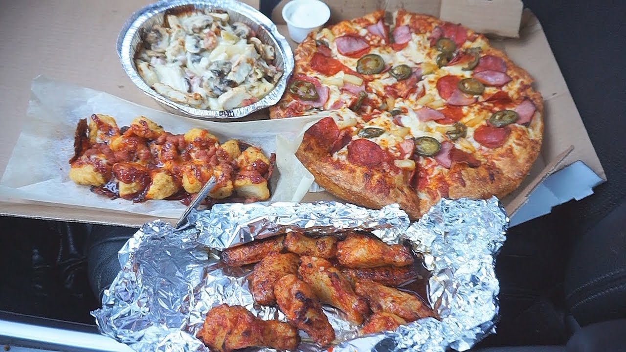Eating at the BEST PIZZA RESTAURANT In my city
