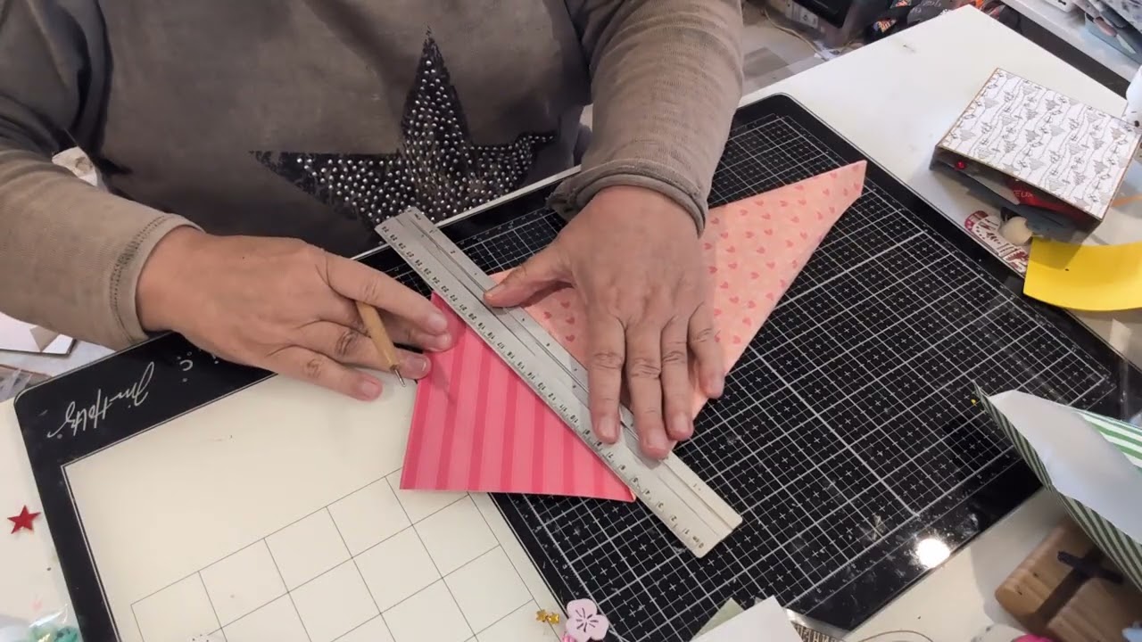 POCHETTE SURPRISE 100 % ACTION  #pochette #surprise #action #scrap #loisircreatif 