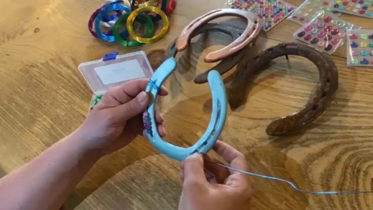 Horse Shoe Decorating