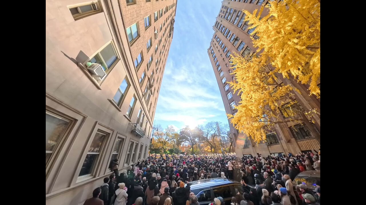 Ghostbusters theme song at NY Thanksgiving parade 2025