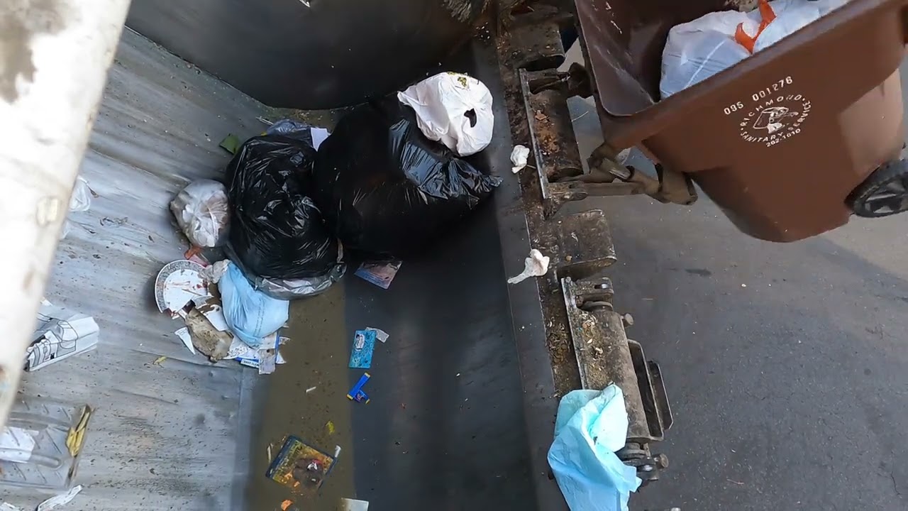 Mcneilus Rear loader Garbage Truck Hopper View