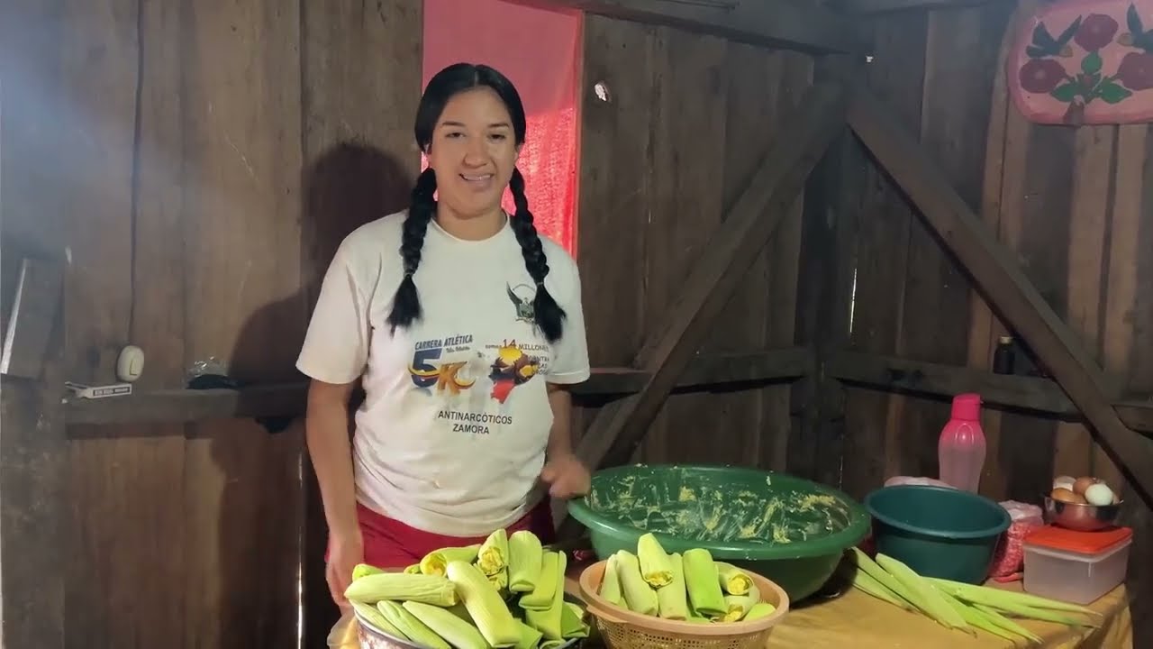Cocinando humitas hechas en el campo