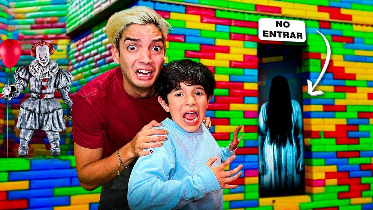 ESCAPANDO de una CASA de TERROR de LEGOS con BABY RICK !!