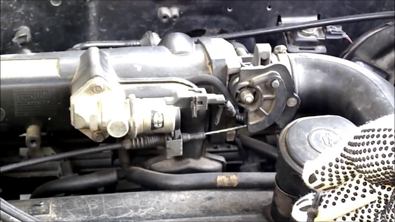 Motor demora a cair rotação quando pisa no pedal do acelerador? Pode ser o cabo do acelerador!