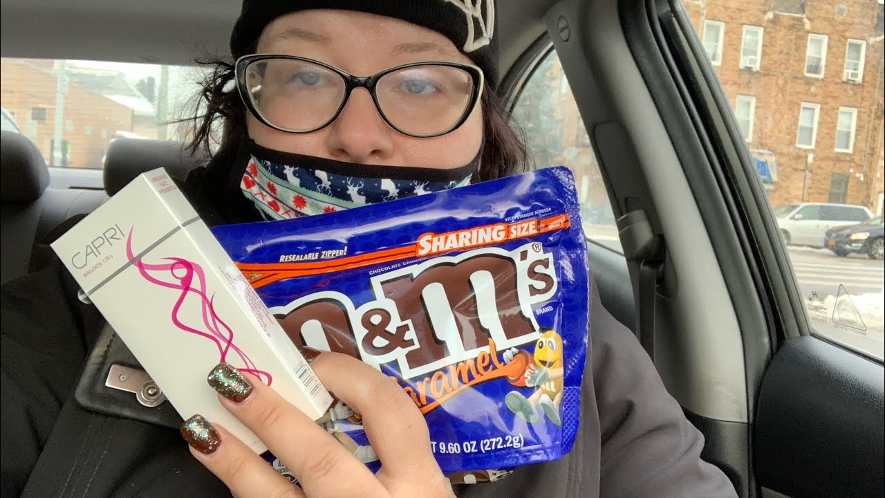 Vlogmas 2020 - Day 19 - Smoke & Candy