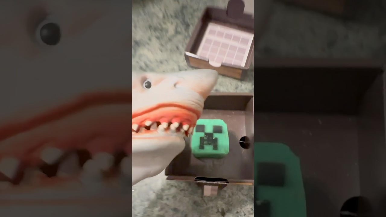 MINECRAFT CREPPER EXPLODES SHARK PUPPET!