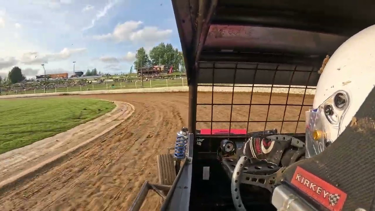Huntly speedway,  race 2, great fight, 2nd from grid 5