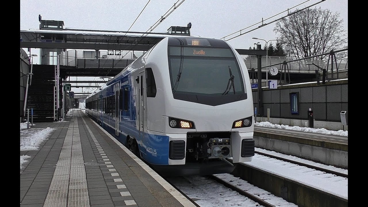 Vertrek Keolis FLIRT 7407 van Station Nijverdal