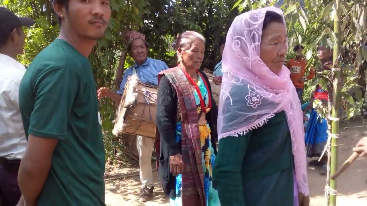 याम्फु गेलाङ्ग पुरानाे स्टाईल्ले याम्फुकाे विहेमा नाचिदै !