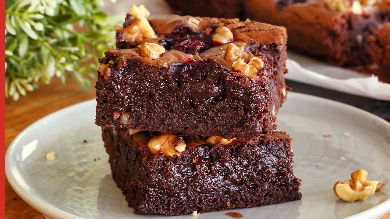 THE BEST FUDGY & CRACKLY-TOP BROWNIES | Chocolate & Sour Cherry Brownie Recipe 🍒🍫