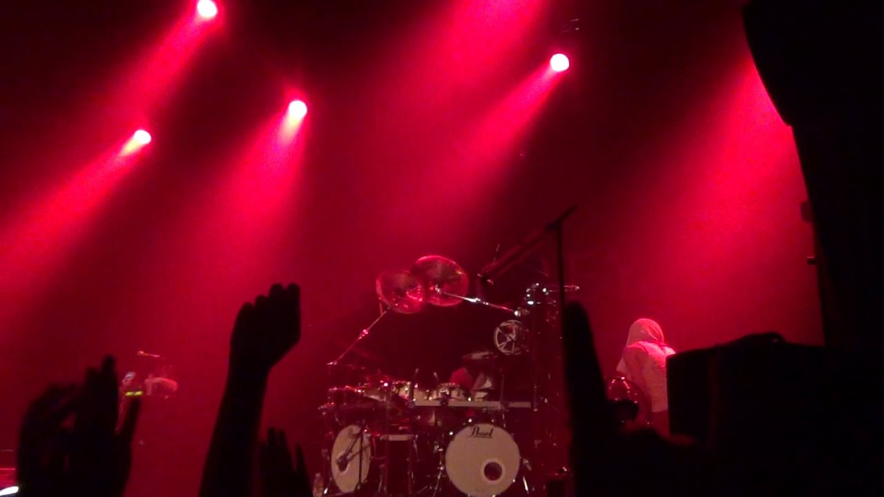 Dir en grey (Paris, La Cigale) - Hageshisa to, Kono Mune no Naka de Karamitsuita Shakunetsu no Yami