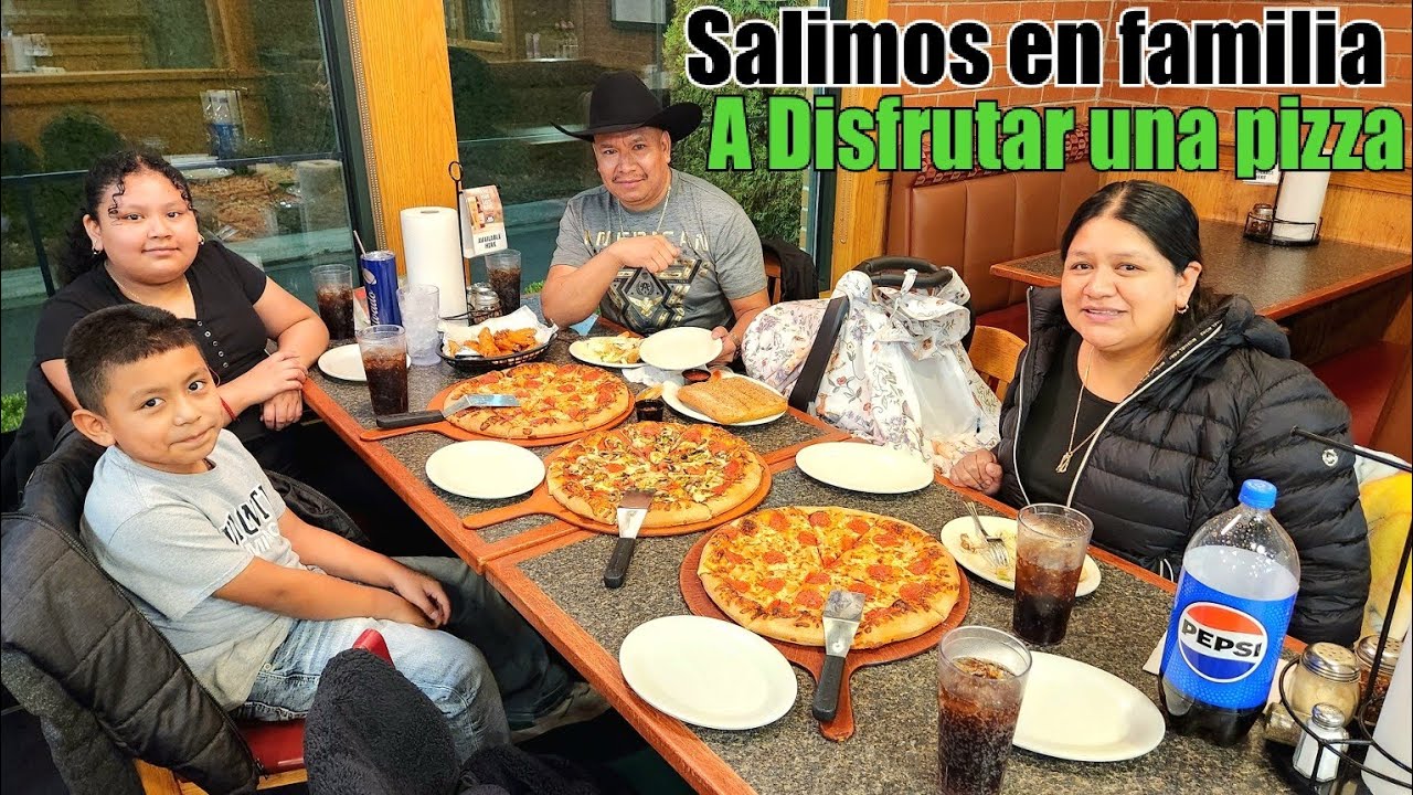 COMIENDO UNA PIZZA SOLO NOS DIO LA GANA SALIR COMER ESTE ANTOJO EN FAMILIA