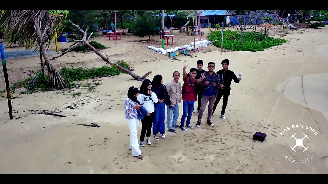 Susahnya kendalikan drone di angin kencang pantai bahari