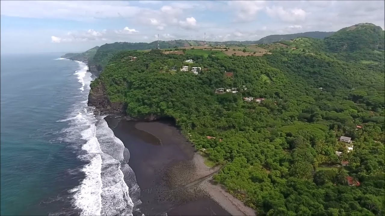 Un vuelo de ensueño.  Playa Bahía Dorada, La Libertad, El Salvador C. A. /Drone DJI, Phantom 4 / 4K