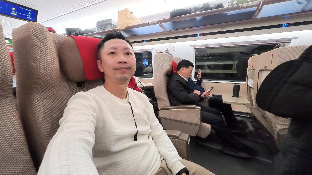 4-hour ride from Xi'an to Beijing in First Class on China's high-speed rail