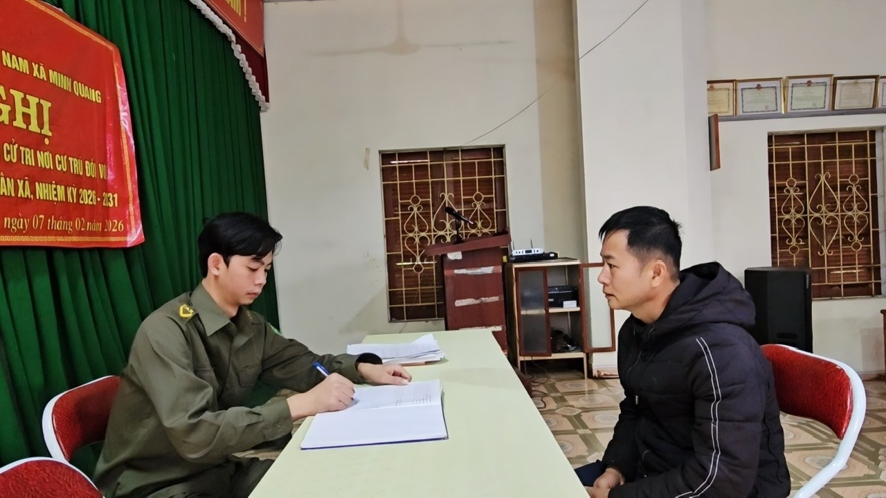 Г-н Хуонг обратился в полицейский участок и сообщил обо всем произошедшем.