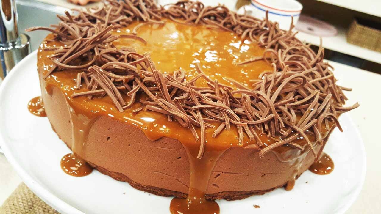 Marquise de chocolate con salsa de dulce de leche