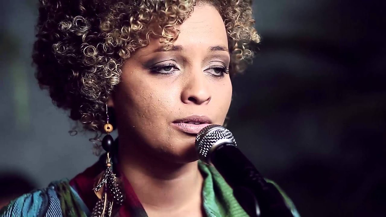 Júlia Rocha - Falsa Baiana
