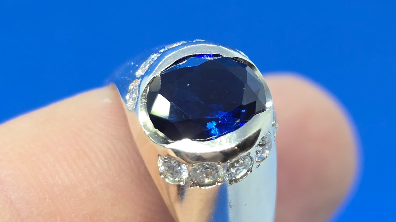 Bague faite manuellement...argent...blue saphir. 
