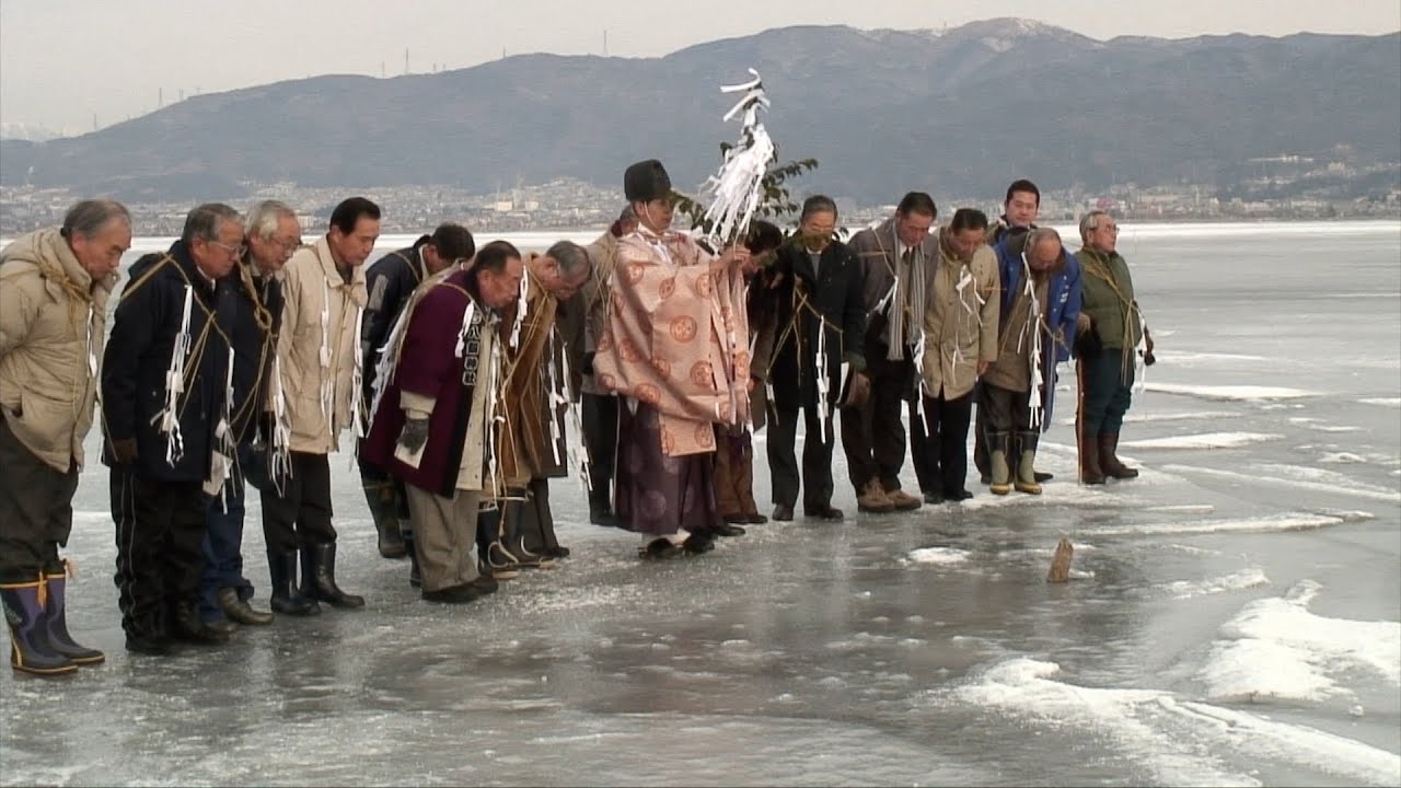 思い出の風景を探して「諏訪湖の御神渡り」諏訪市中門川と岡谷市湊での拝観式小坂観音から」 平成202008 年2月2日撮影