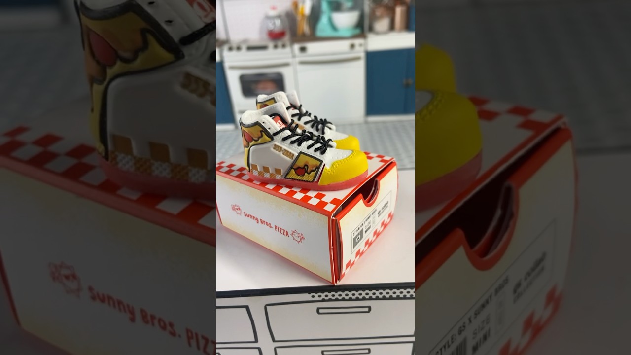 MiniVerse Pizza Sneakers! 👟🍕 #miniverse #miniversesneakers #minatures #sneakers