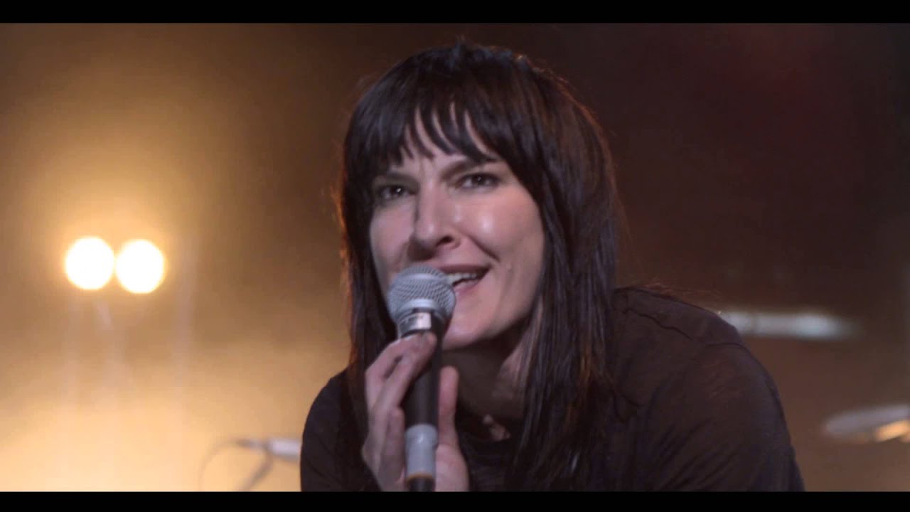 Land performed by Jen Cloher