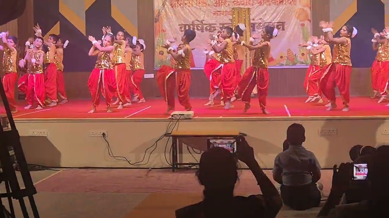 अभिज्ञा ग्रुप डान्स  इयत्ता चौथी