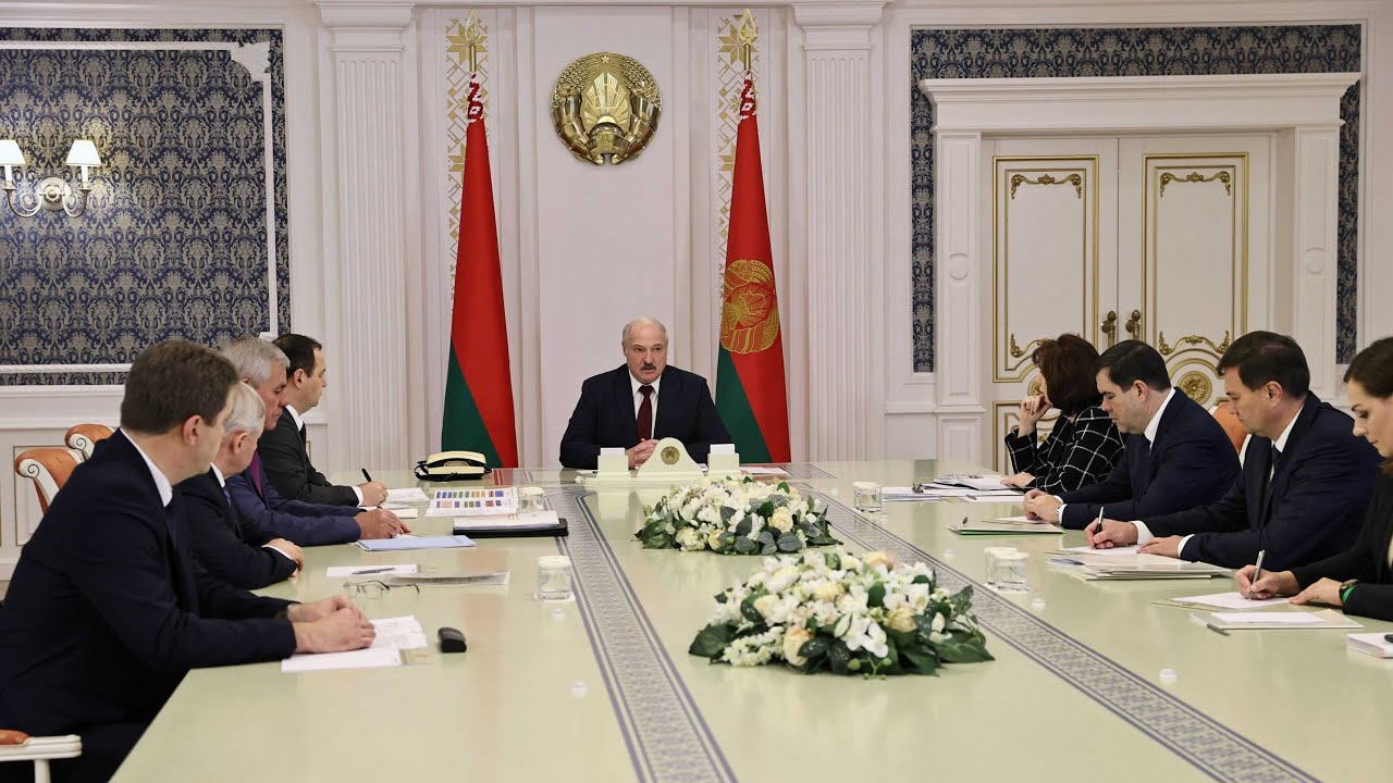Police fire warning shots, detain protesters in Belarus crisis