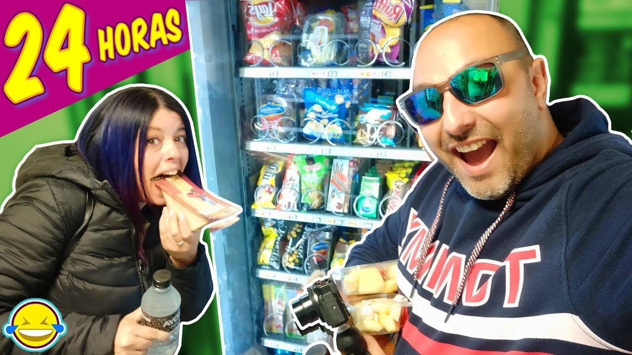 24 HORAS COMIENDO en MÁQUINAS EXPENDEDORAS Momentos Divertidos