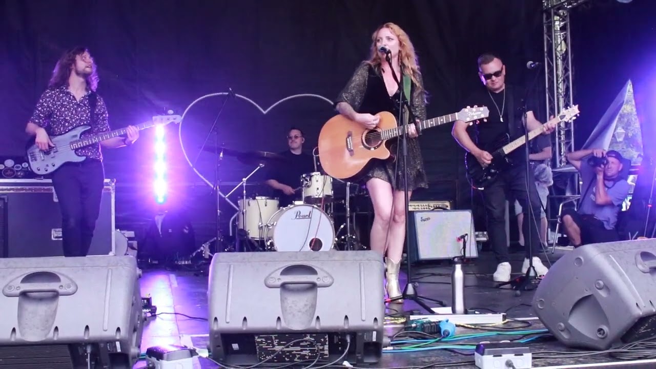 Kezia Gill. House Of Cards. live @ Darlington market place.