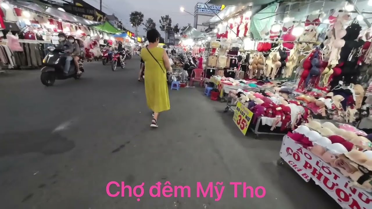 Trên đường đi Cần Thơ ghé tham quan chợ Mỹ Thơ.