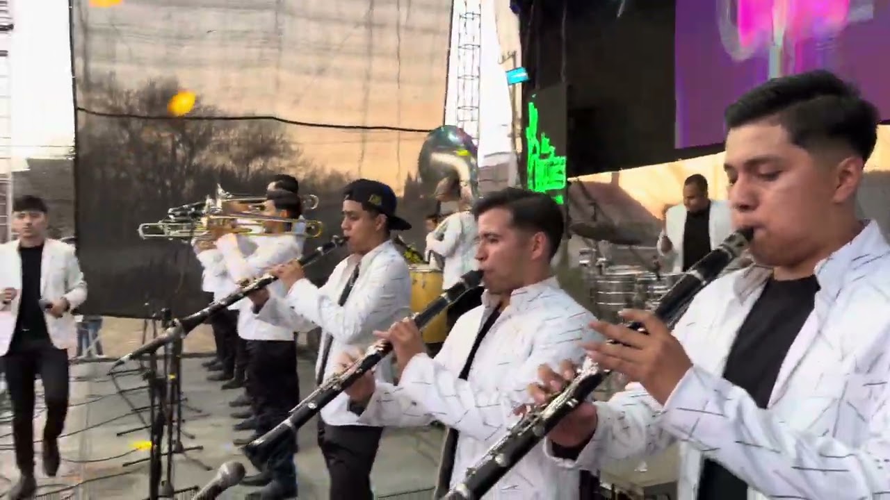 Banda los coyulitos mi primer amor en Pahuacan