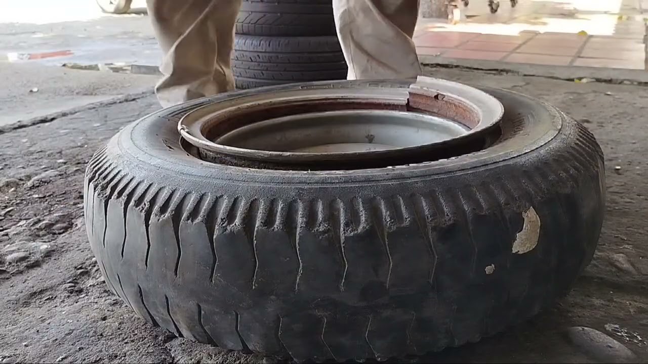 Montaje de neumático para un Toyota macho con rin de aro ⭕