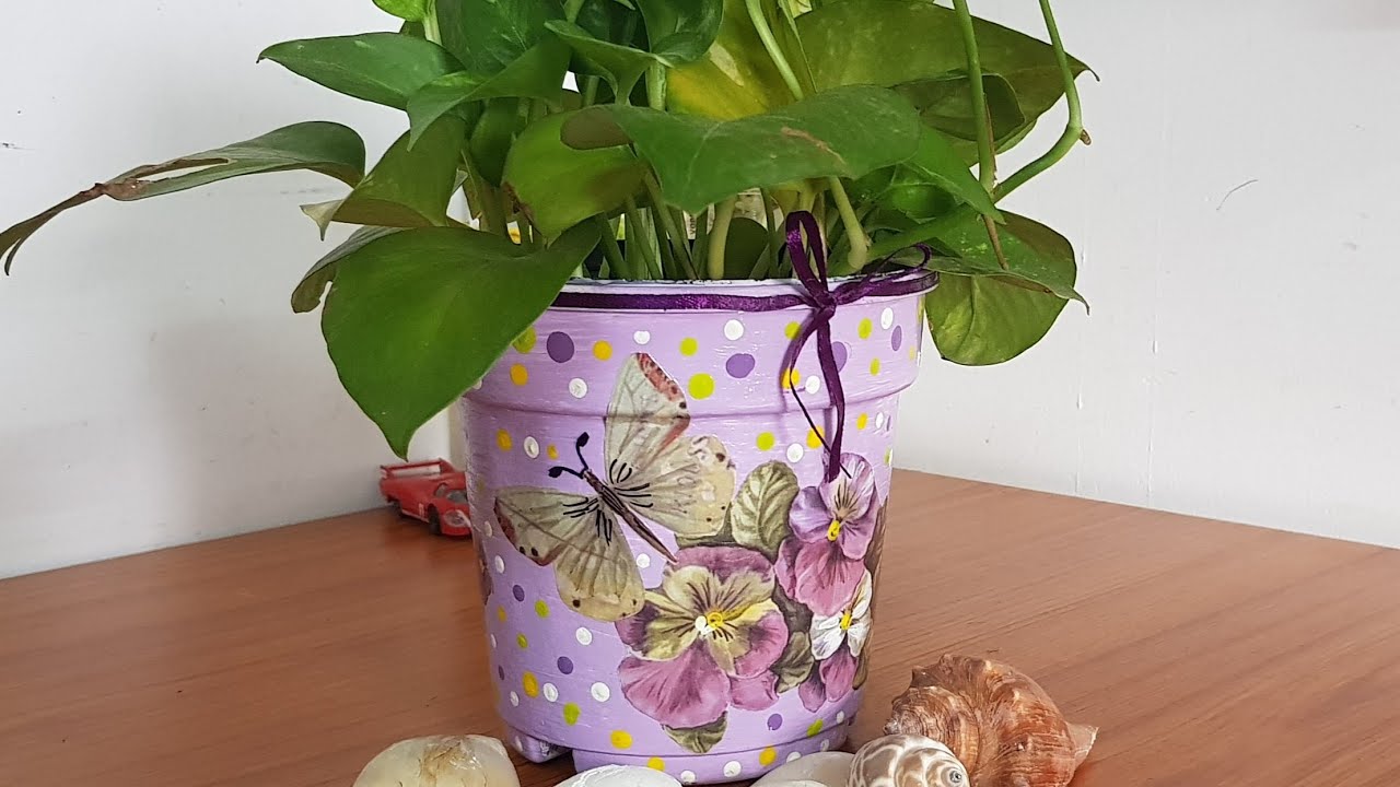 DIY DECOUPAGE ON OLD PLASTIC POT/ UPCYCLING OLD PLANTER / EASY DECOUPAGE  ON PLASTIC