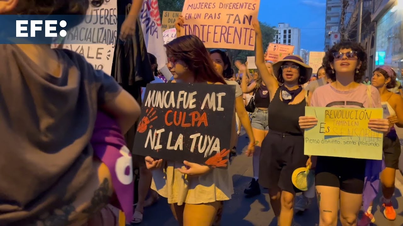 Miles de mujeres salieron a las calles de Uruguay y Paraguay para conmemorar el 8M