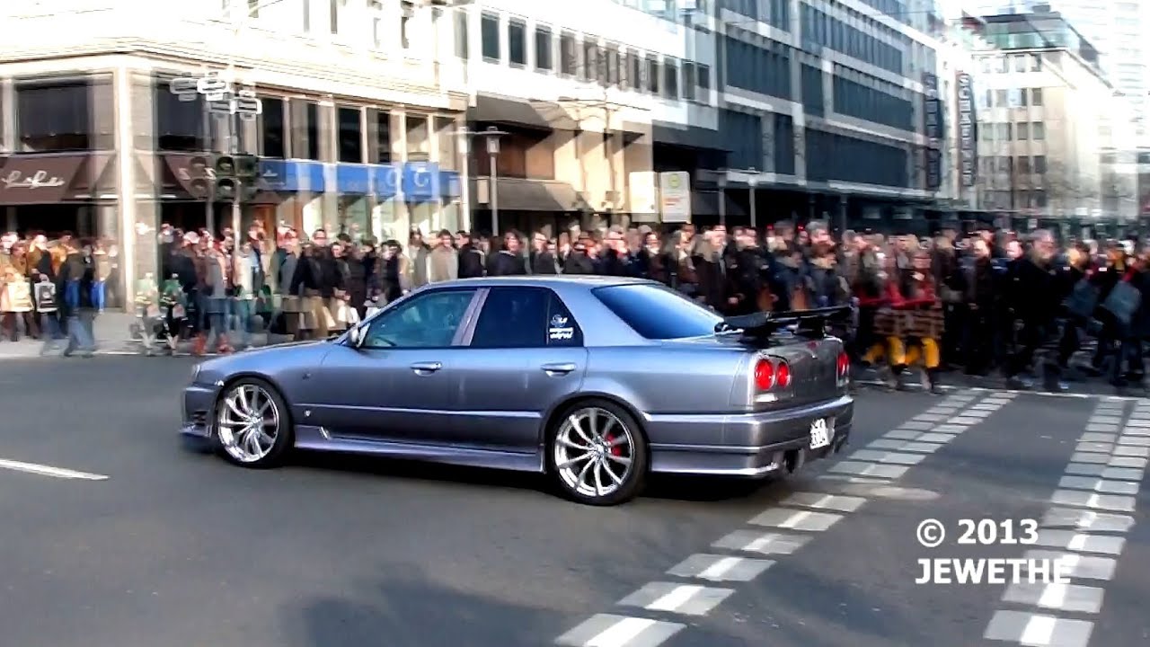 Nissan Skyline R34 Sedan Loud Revs and Small Burnout! Cruising through D&uuml;sseldorf! (1080p Full HD)