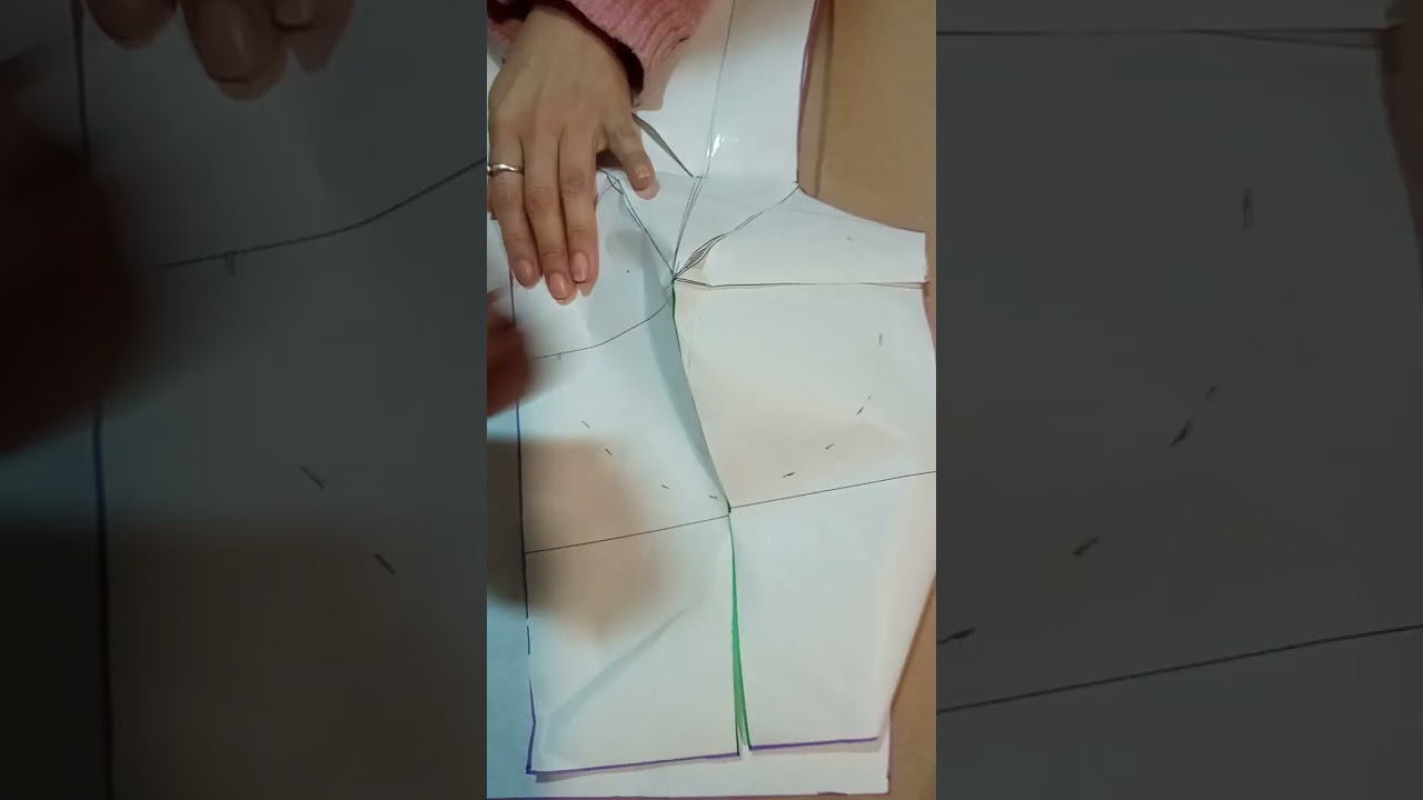 Modificación camisa de mujer con escote en forma de corazón y con su cuello.
