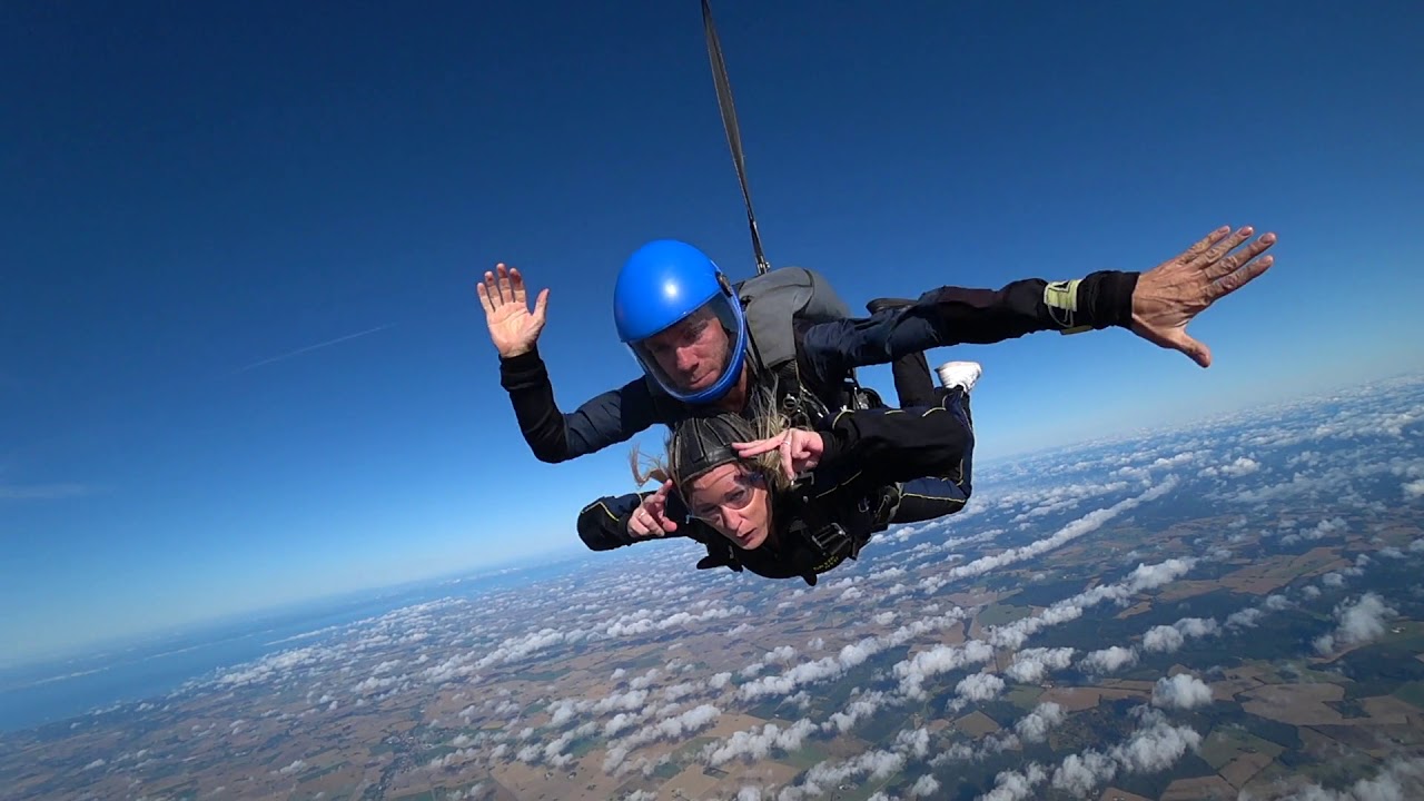 Hoppar fallskärm på SKYDIVE SYD!