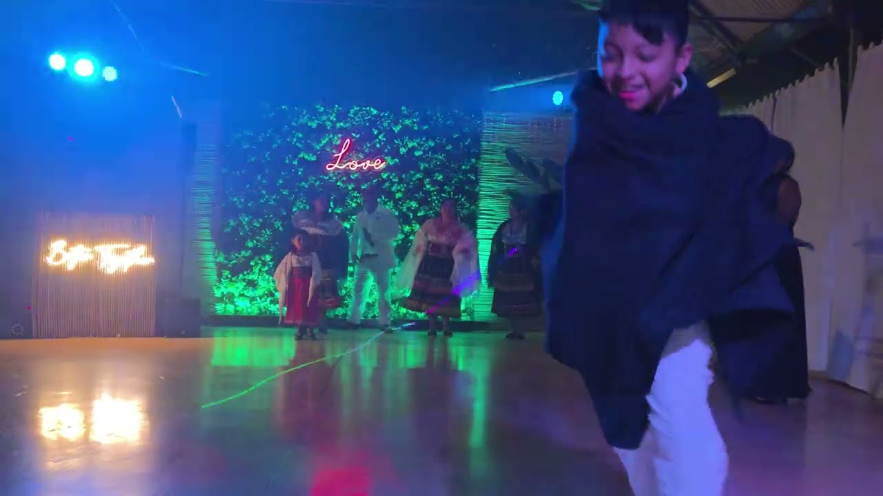 “¡Así se celebra el amor con ritmo ancestral!  Aya Huma en una boda inolvidable