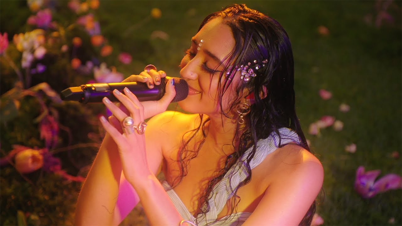 Raveena - Asha's Kiss / Love Overgrown / Time Flies / Baby It's You (JoJo Cover) (Live)