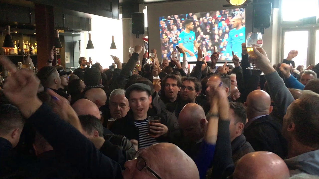Chelsea pub - Sweet Caroline