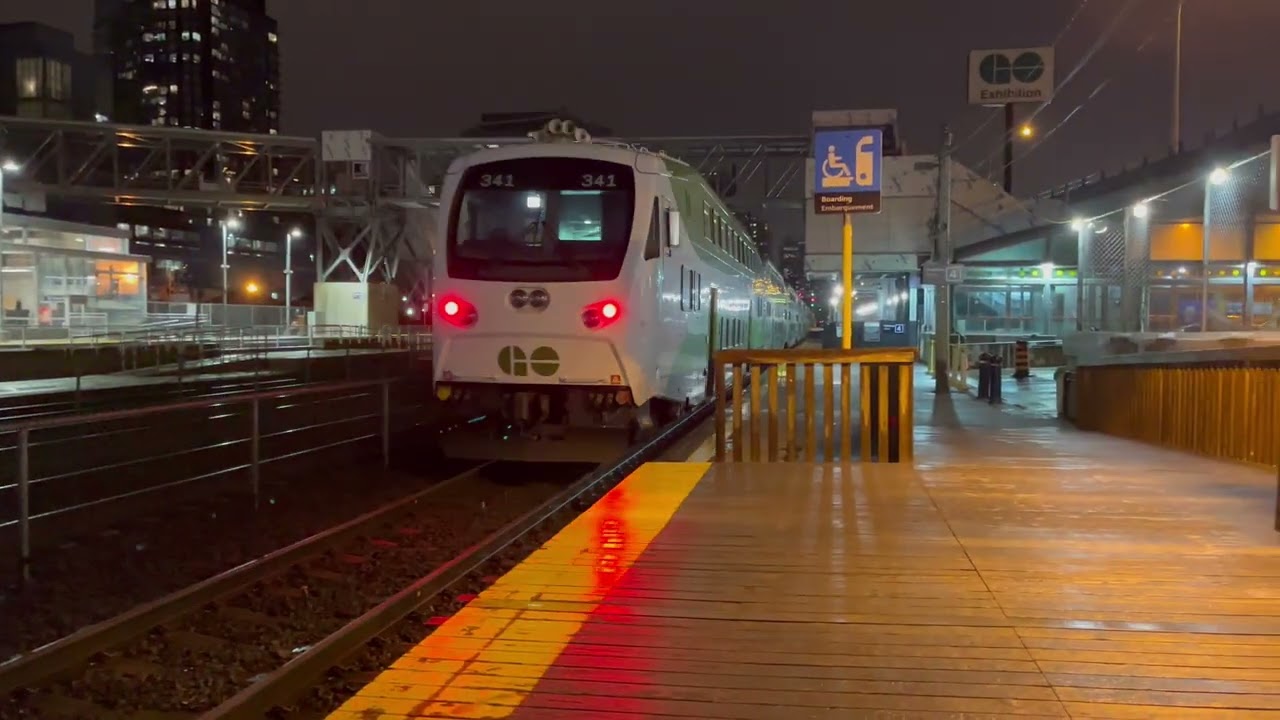 GO Train - Exhibition Station