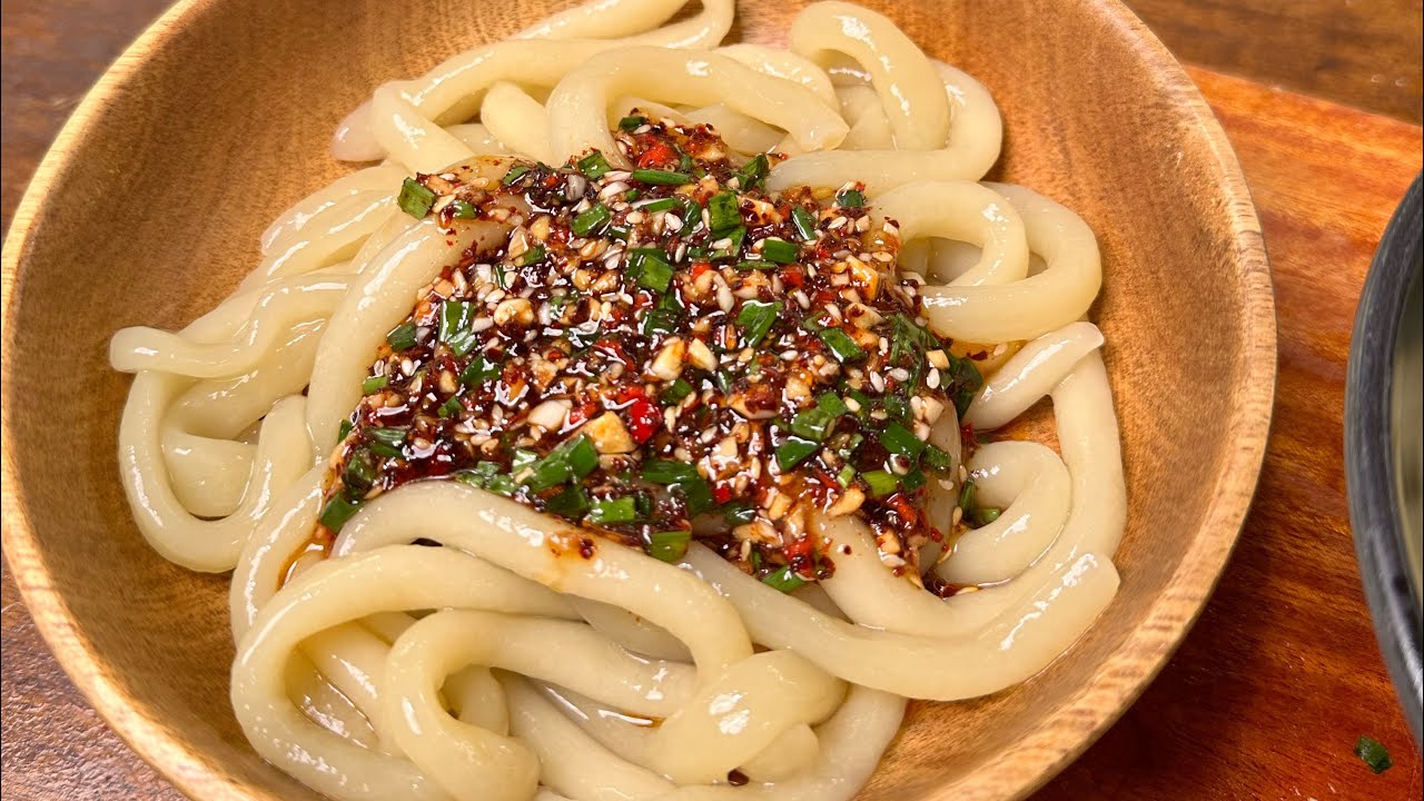 Mì sake khổng lồ trộn sốt cay, ăn ngon quá chị 7 tưởng mua ko
