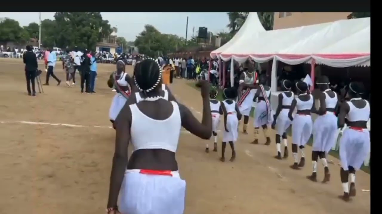 Nyiir Aruet performing at final of Twic Mayardit peace tournament....