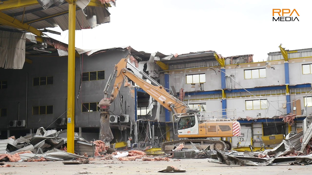 Liebherr R956 demolition excavator