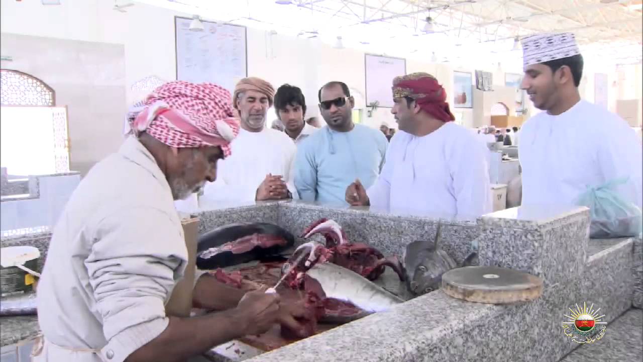 أسعار قياسية لسمكة الجيذر في سوق صحار للأسماك