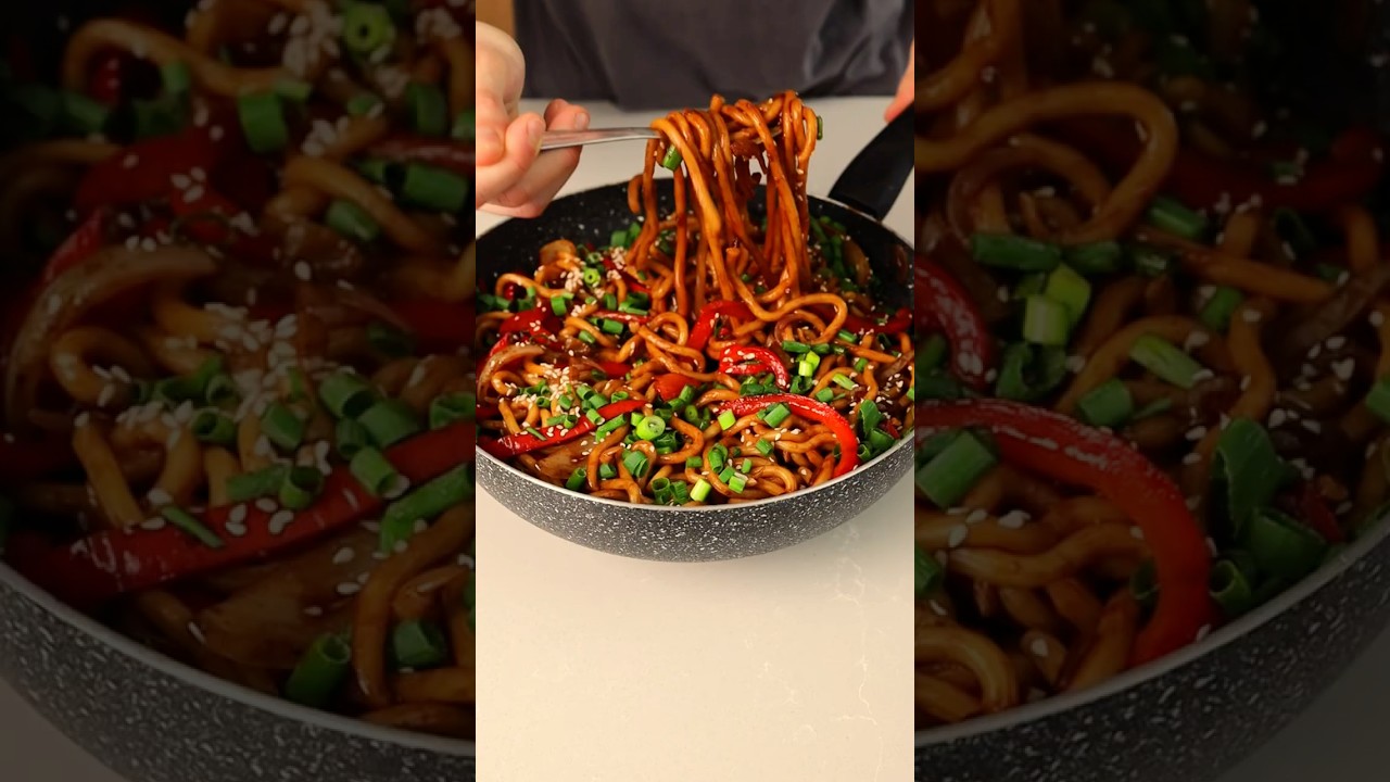 Makaron udon w sosie słodko-ostrym 🌶️ #udon #udonnoodles #makaron #obiad #przepisnaobiad #redukcja