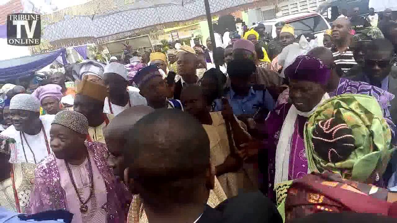 H.I.D Awolowo @99: Ebenezer Obey on the band stand with Ooni of Ife