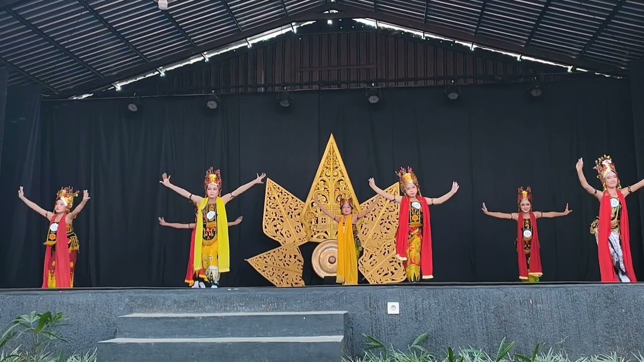 TARI GANDRUNG GURIT MANGGIR